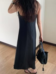 天絲細緻坑紋面料細肩帶長洋裝 - Image 9