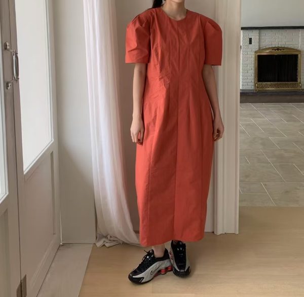 設計師立體剪裁澎袖打褶洋裝