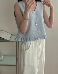 穿了變可愛~下擺荷葉V領短版背心(亞麻+縲縈) - Image 4