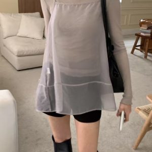 細肩透膚後開叉上衣